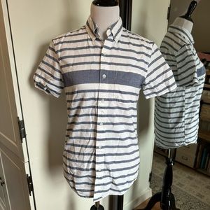 🔴 American Eagle XS Striped Shirt